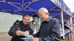 <b>燕麦能调血糖、小米</b>